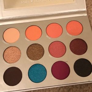Brand new Pur eyeshadow palette.